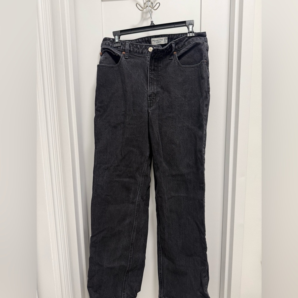 Abercrombie & Fitch The ‘90s Relaxed High Rise Jean in Black